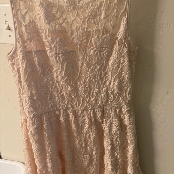 Lauren Conrad Lace Dress - Picture 4 of 4